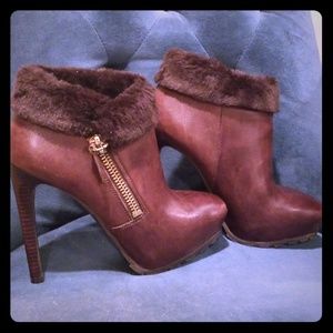 Guess booties with fur